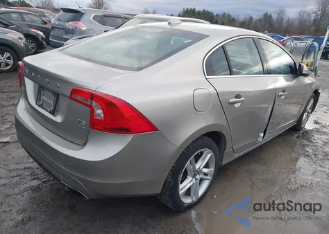 2015 Volvo S60 T5 Premier z USA, uszkodzony, nr VIN YV1612TK6F1342064